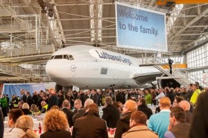 Satis&fy und Party Rent statten Boeing-Taufe aus