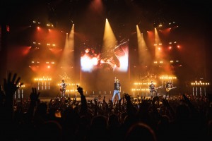 Luz Studios engages on Jason Aldean tour with help from 175 Chauvet fixtures