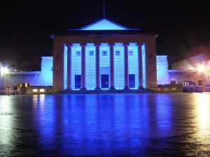 Corona: Anolis-lit landmarks turn blue around UK to support NHS and essential workers
