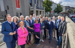 Deutscher Bühnenverein stellt Demokratie und die Entwicklung von Arbeitszeiten im Tarifvertrag ins Zentrum seiner Jahreshauptversammlung