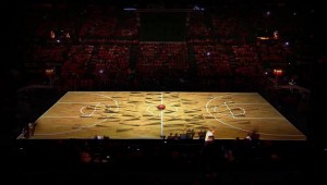 Basketballfeld-Mapping mit Christie Boxer-Projektoren