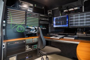 Broadcast Solutions realisiert mobile, dezentrale Commentary-Control-Lösung für SRG