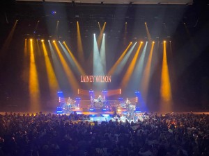 Keith Hoagland sets stage for Lainey Wilson with Chauvet
