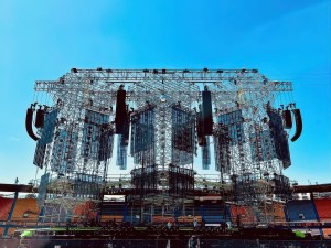 ROE Visual takes over Colombia’s biggest concerts with Línea Estratégica