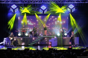 Elation Cuepix Light Cubes highlight Colbie Caillat\'s “Gypsy Heart” tour