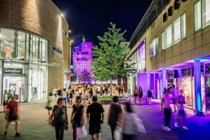 Gemco errichtet DJ-Tower für Late-Night-Shopping in Metzingen