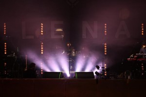 Lena mit Equipment von GLP auf Tour