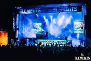 Elements Festival mit Scheinwerfern von SGM