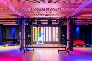 Spreefreunde und PRG rüsten Berliner Studio für hybride Nutzung um