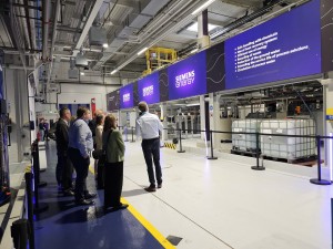 Siemens Energy eröffnet Berliner Produktionsstätte für Vakuumschaltröhren mit LED-Installationen von Samsung